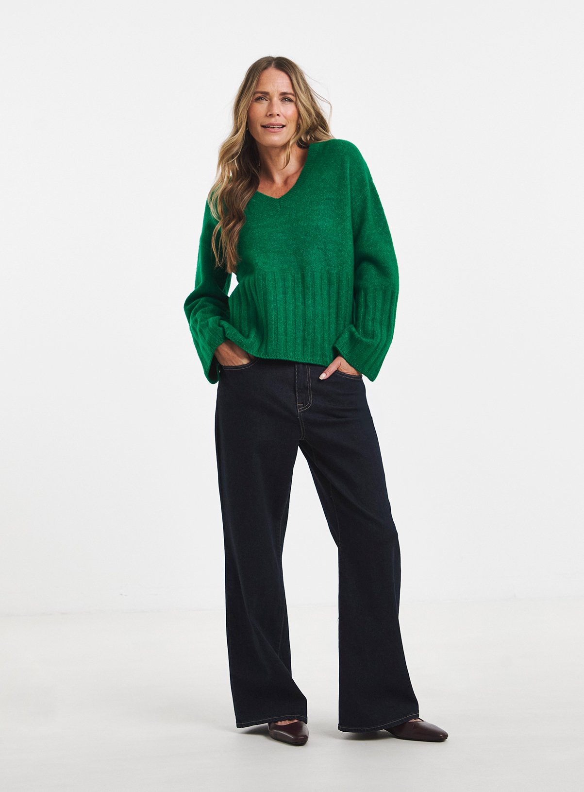 JD WILLIAMS Sponge V Neck Jumper 12-14 - Image 3 thumbnail
